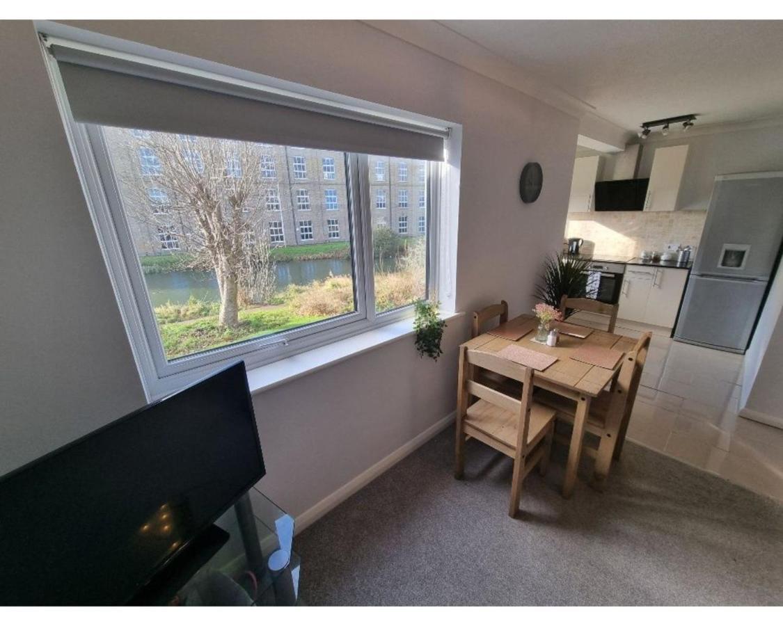 Canal Side Retreat - 2 Bedroom Apartment Heybridge  Екстериор снимка